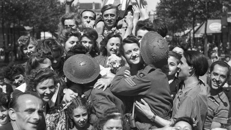 Cheering crowds greeting British troops during the liberation of Paris, 26 August 1944
