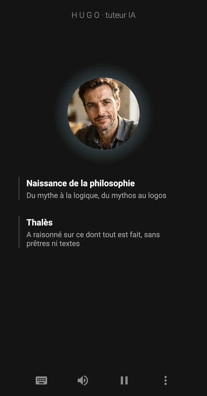 L'application Epivo pendant que Hugo écrit une note au tableau : Thalès : A raisonné sur ce dont tout est fait, sans prêtres ni textes