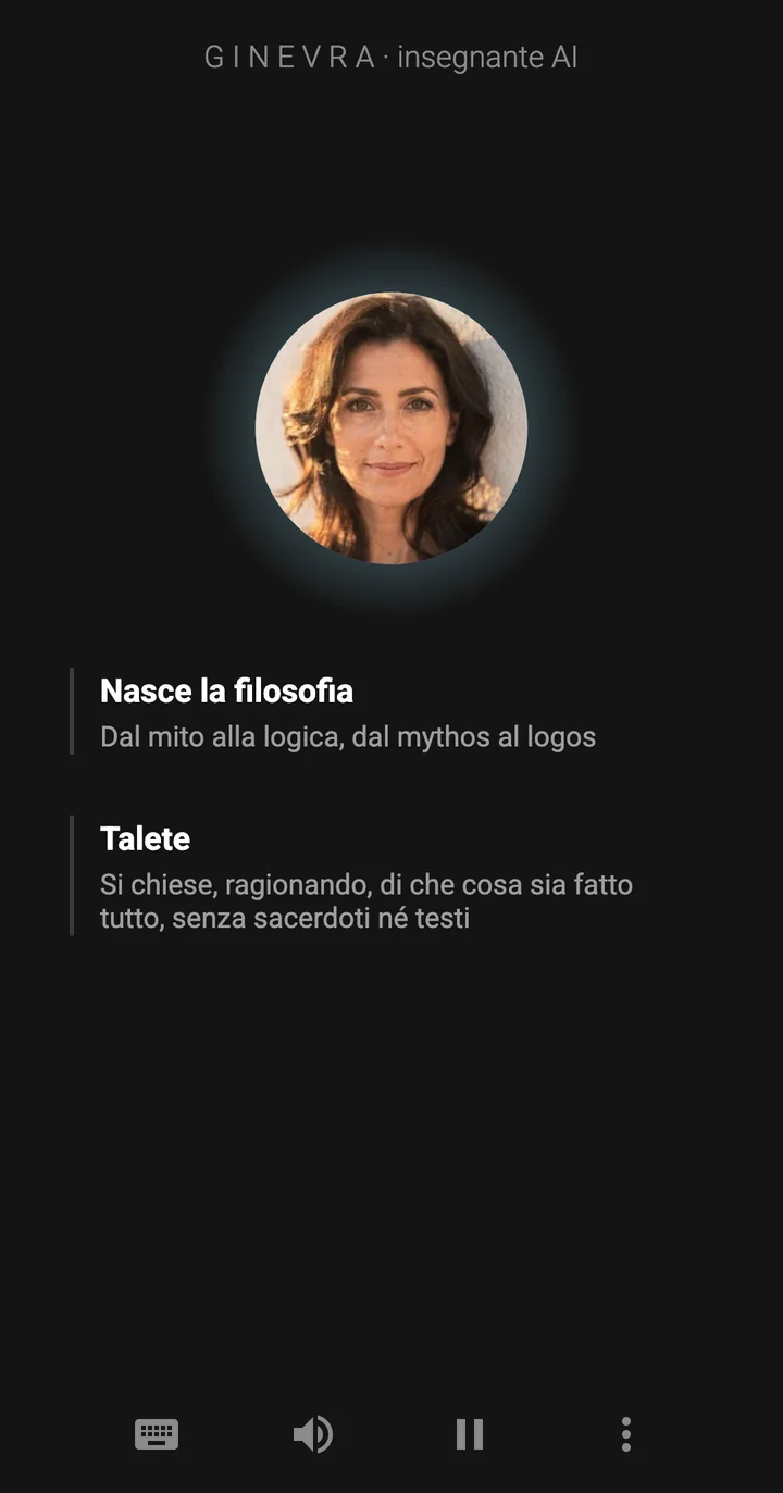 L'app Epivo mentre Ginevra scrive una nota alla lavagna: Talete: Si chiese, ragionando, di che cosa sia fatto tutto, senza sacerdoti né testi