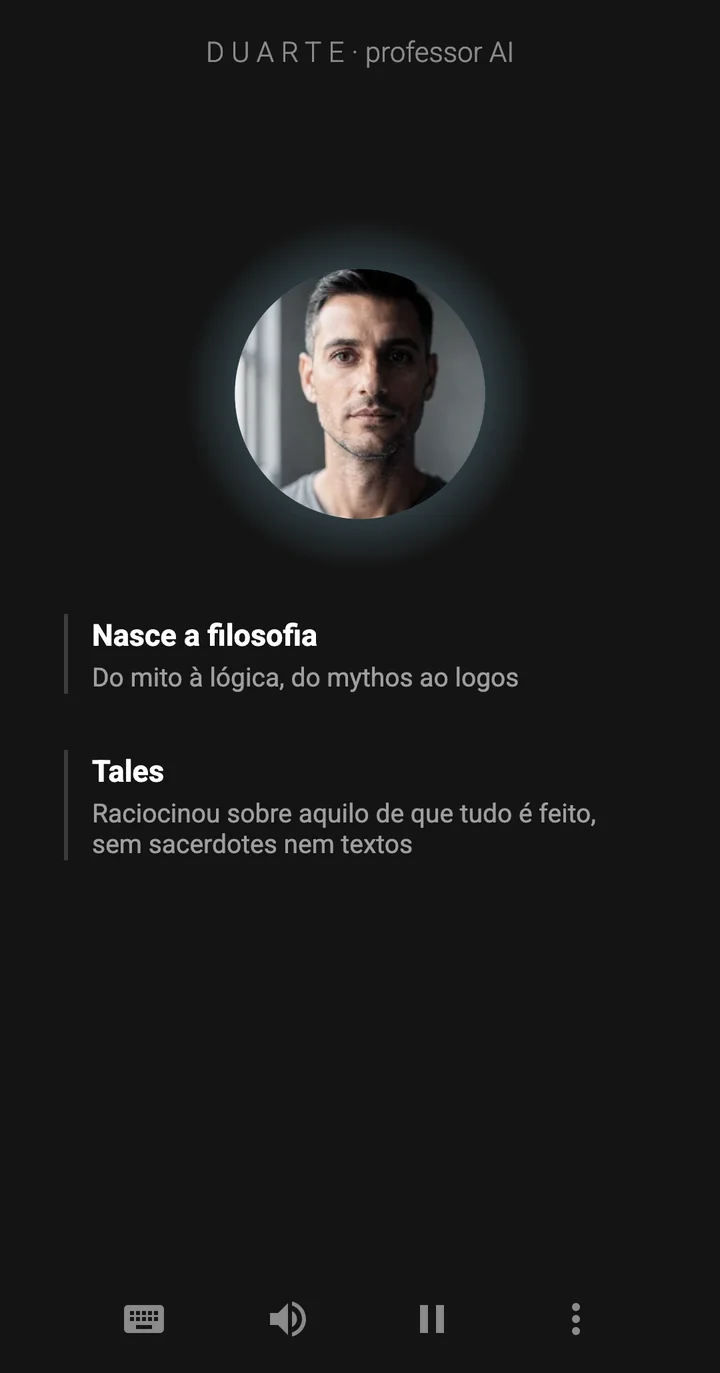 A aplicação Epivo enquanto Duarte escreve uma nota no quadro: Tales: Raciocinou sobre aquilo de que tudo é feito, sem sacerdotes nem textos