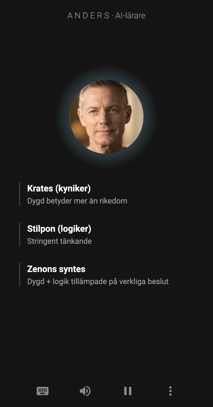 Epivo-appen medan läraren, Anders, skriver en anteckning på tavlan: Zenons syntes: Dygd + logik tillämpade på verkliga beslut
